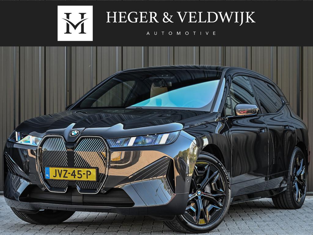 BMW iX xDrive45 101 kWh | NL-auto | Comfort access | Soft cl, Auto's, BMW, Automaat, Gebruikt, Beige, Vierwielaandrijving