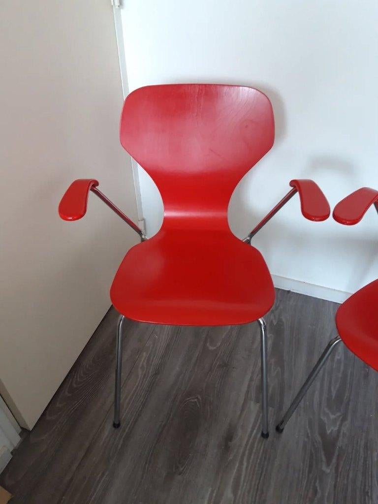 Danerka vlinder design stoel met armleuning €35 per stuk, Ophalen, Zo goed als nieuw, Rood, Eén