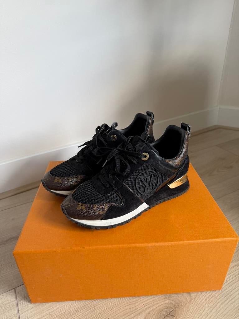 Louis Vuitton Run Away Trainer, Ophalen, Zo goed als nieuw, Wit, Sneakers of Gympen
