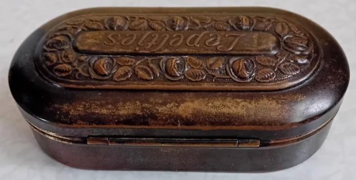 Antiek koperen lepeldoos,deksel bewerkt met roosjes, Antiek en Kunst, Antiek | Servies los, Ophalen of Verzenden