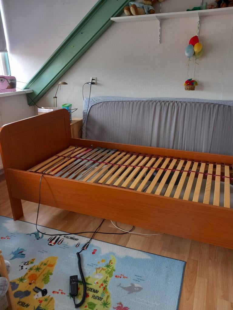 Mooi houten seniorenbed, Ophalen, Verstelbaar, 90 cm, Eenpersoons