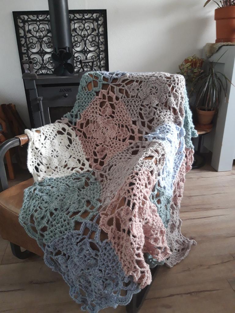 Gehaakt woondeken 125 x 125cm, Huis en Inrichting, Woonaccessoires | Plaids en Woondekens, Ophalen of Verzenden, Nieuw