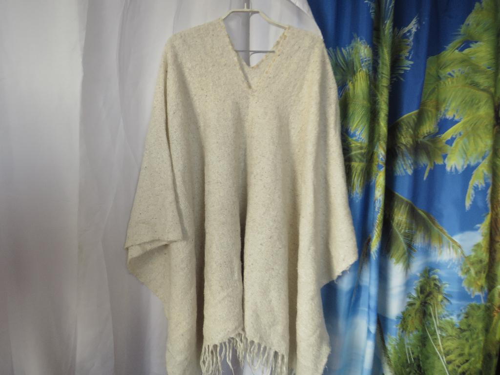 wollen naturel poncho nepal?, Ophalen of Verzenden, Gedragen, Beige