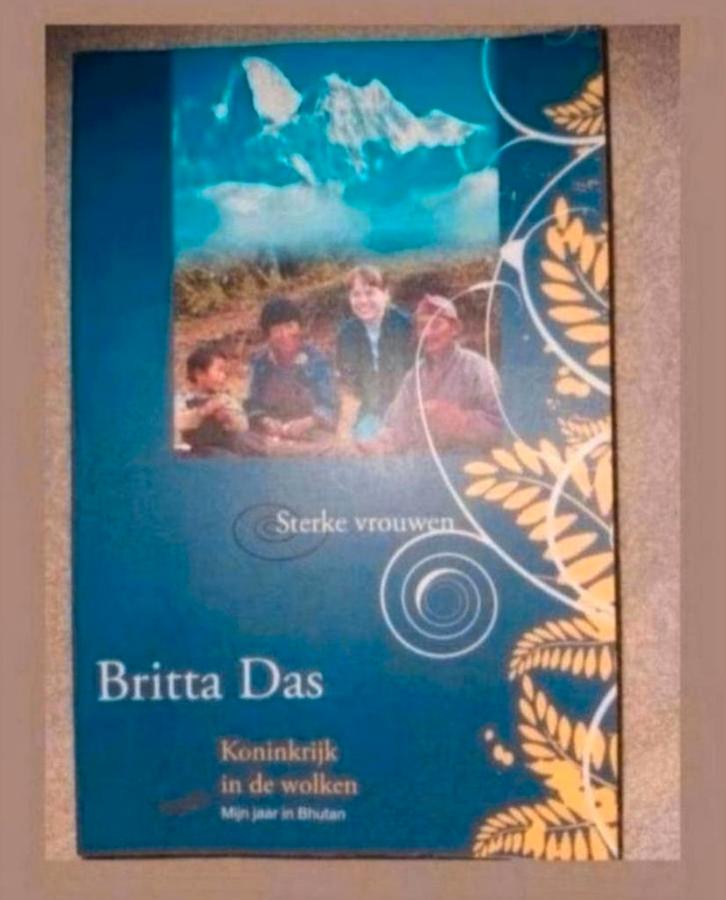 Sterke vrouwen: Koninkrijk in de wolken - Britta Das, Boeken, Romans, Zo goed als nieuw, Nederland, Ophalen of Verzenden