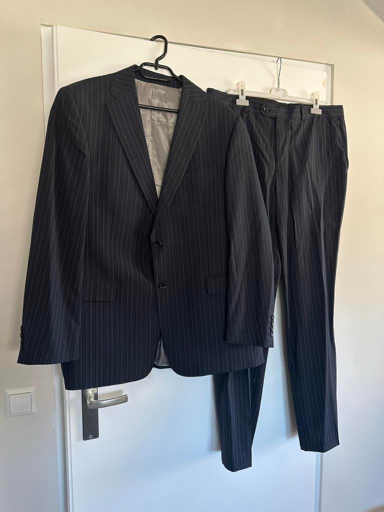 Van Gils Pak - Donkerblauw met krijtstreep, Kleding | Heren, Kostuums en Colberts, Zo goed als nieuw, Maat 52/54 (L), Blauw, Verzenden