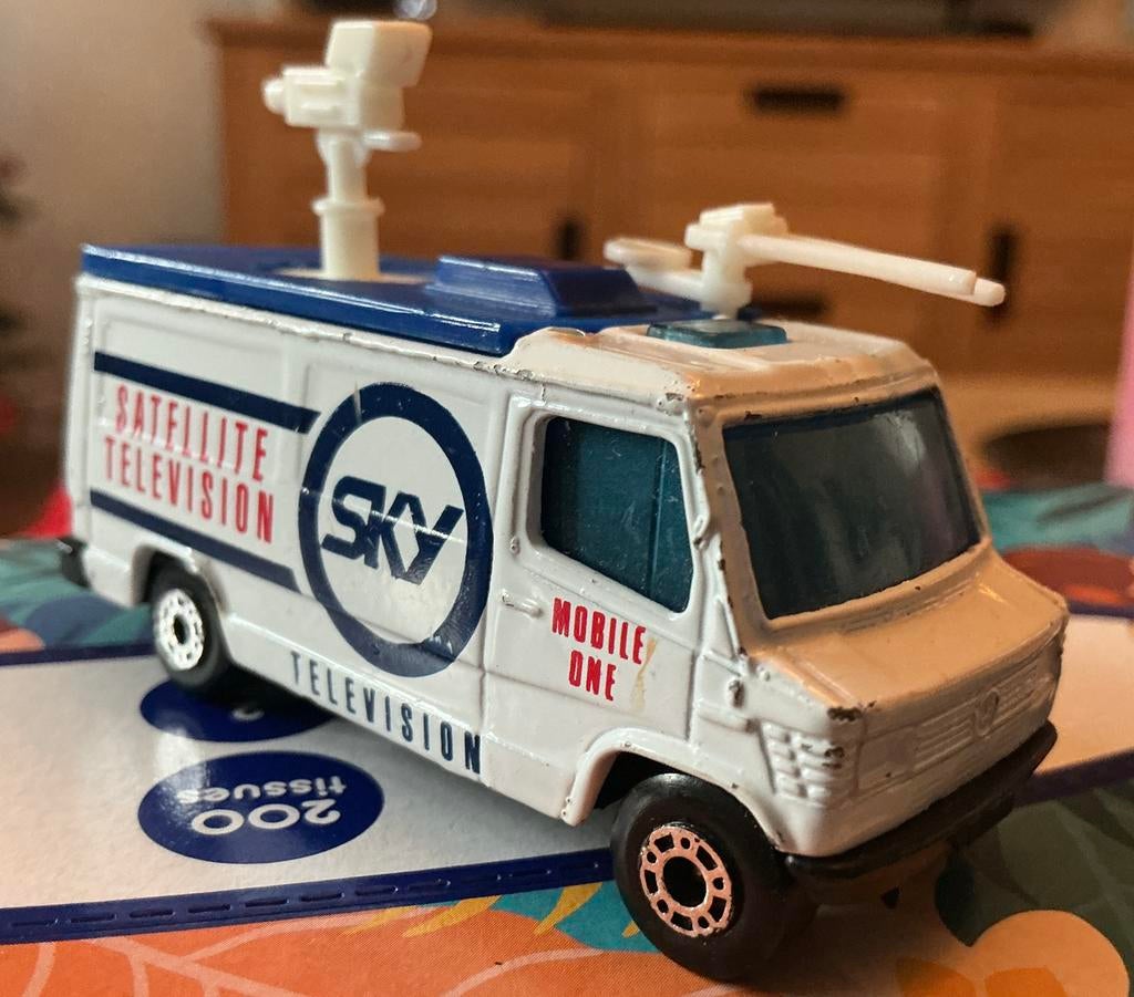 Matchbox auto tv news 1995 truck sattellite camera beweegt, Ophalen, Gebruikt, Auto