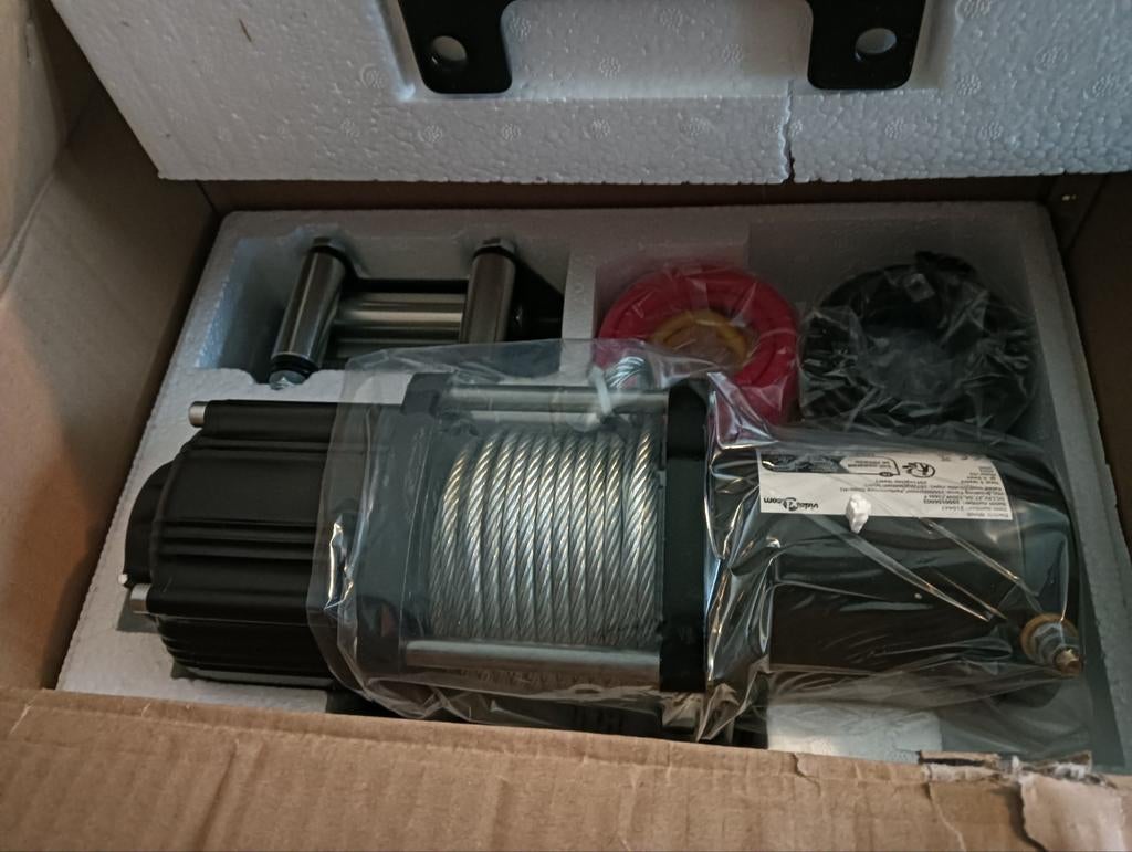 Nieuwe lier 12 volt, Ophalen of Verzenden