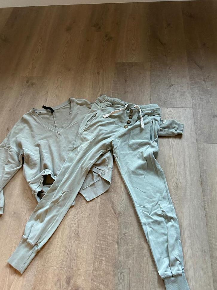 10 Days set / sweater / broek / jogger / top, Kleding | Dames, Tops, Zo goed als nieuw, Maat 36 (S), Groen, Lange mouw, Ophalen of Verzenden