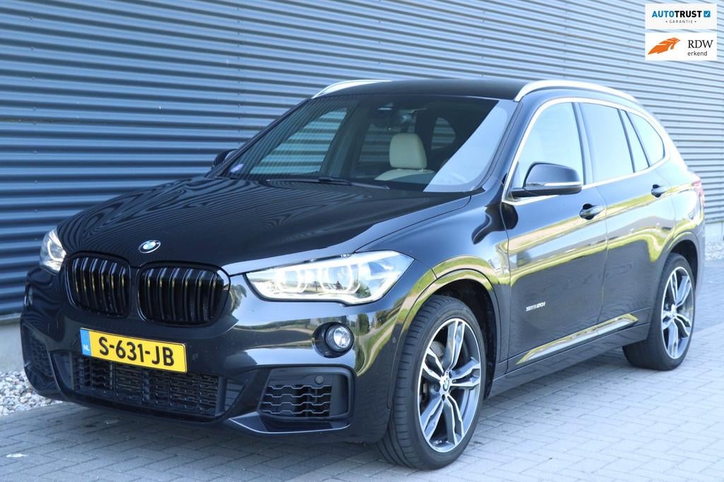 BMW X1 SDrive20i High Executive | M-Pakket, Auto's, BMW, 1998 cc, Euro 6, Leder en Stof, Zwart