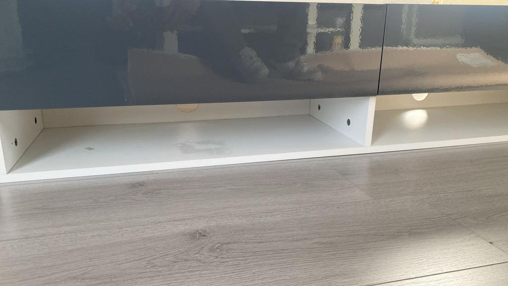 Tv meubel gratis, Huis en Inrichting, Kamerplanten, Ophalen, Halfschaduw, Minder dan 100 cm