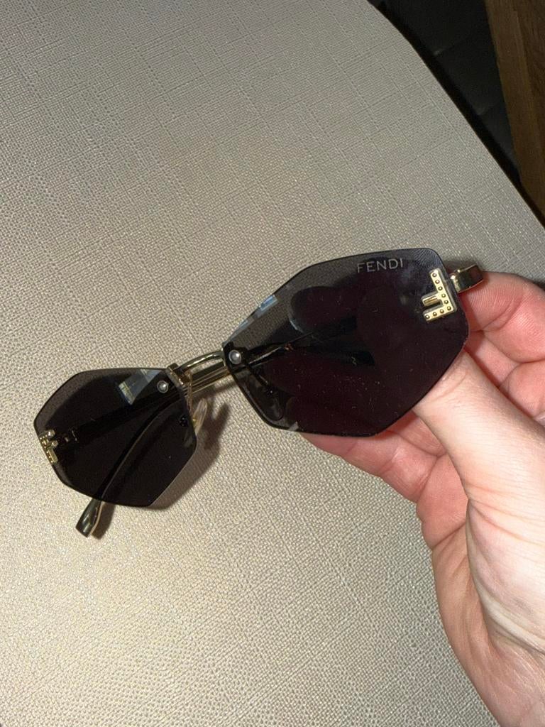 Fendi zonnebril, Sieraden, Tassen en Uiterlijk, Zonnebrillen en Brillen | Dames, Ophalen of Verzenden, Zo goed als nieuw, Zwart