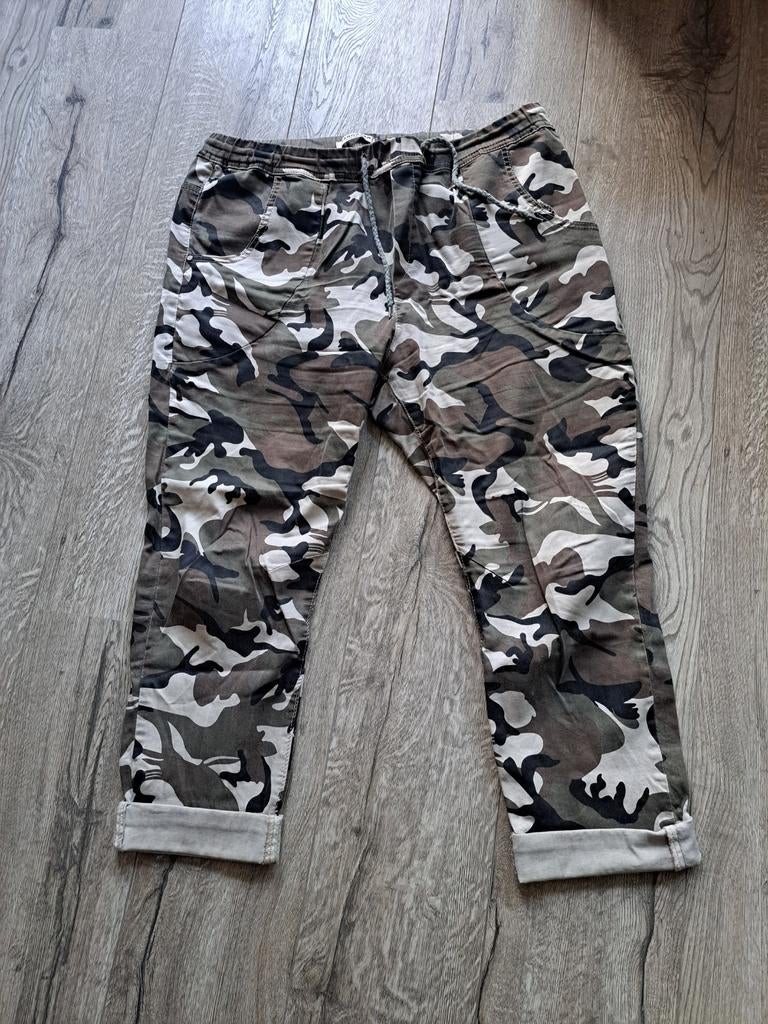 Karostar legergroene camouflage broek maat 46, Kleding | Dames, Broeken en Pantalons, Maat 46/48 (XL) of groter, Ophalen of Verzenden