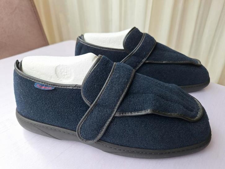 Verbandschoenen maat 43 - Comfortabel en ondersteunend, Kleding | Heren, Schoenen, Zo goed als nieuw, Pantoffels of Sloffen, Blauw