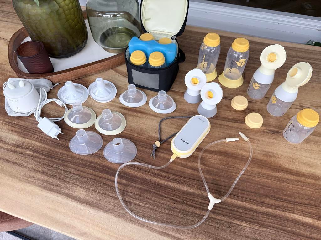 Medela Freestyle Borstkolf Set met MyBambini's Flessenwarmer, Ophalen of Verzenden, Gebruikt, Borstkolf