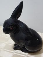 Haas beeld grote paashaas vintage zwarte haas glazen ogen, Ophalen of Verzenden, Zo goed als nieuw, Wild dier, Beeldje of Figuurtje