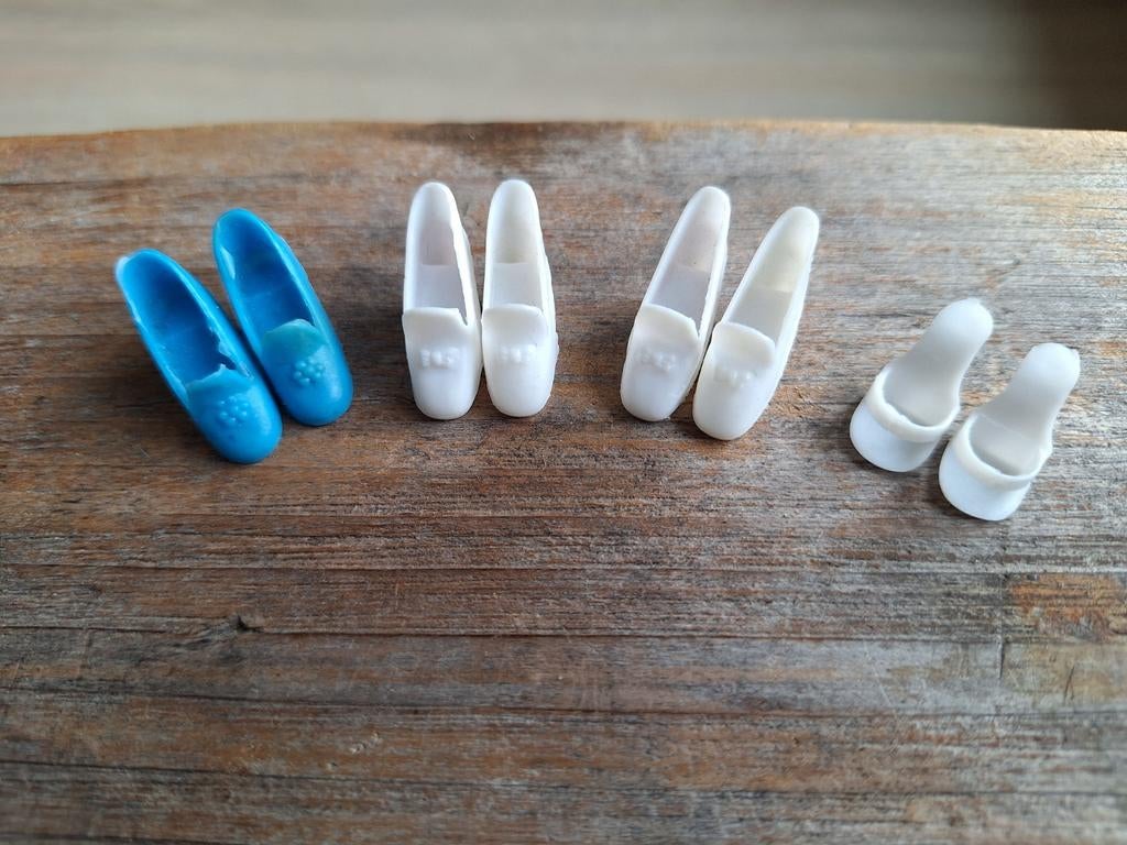 4 paar vintage Barbie schoenen, Ophalen of Verzenden, Gebruikt, Accessoires