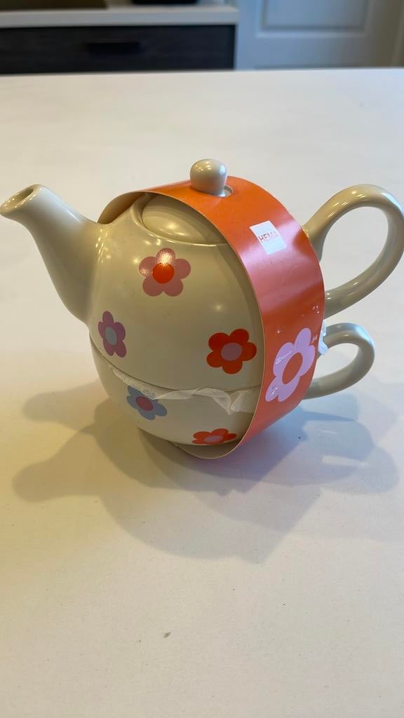 Tea for one          Theepotje en kopje bloemen, Nieuw, Ophalen of Verzenden, Overige stijlen, Kop(pen) en/of Schotel(s)