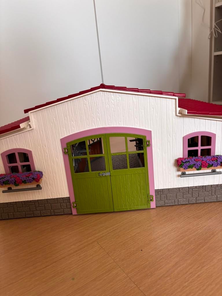 Schleich stal met paarden en accesoires., Kinderen en Baby's, Speelgoed | Poppenhuizen, Ophalen of Verzenden, Zo goed als nieuw