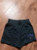 Nike short maat 146-152 z.g.a.n., Kinderen en Baby's, Kinderkleding | Maat 146, Broek, Meisje, Ophalen of Verzenden, Zo goed als nieuw