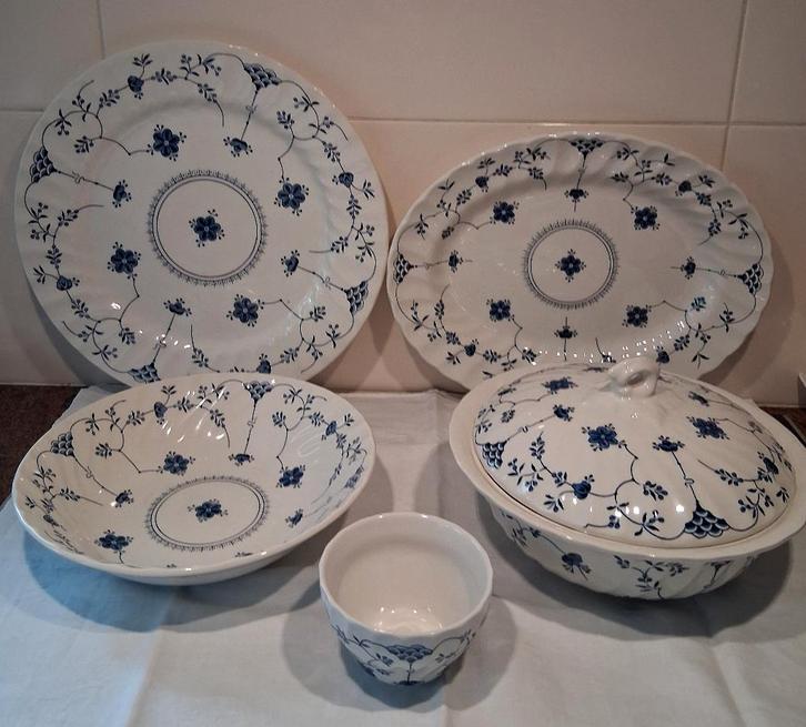 Churchill the Georgian serviesdelen wit blauw *eureka*, Huis en Inrichting, Keuken | Servies, Zo goed als nieuw, Overige stijlen