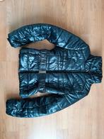 Leuke zwarte gewatteerde H&M jas met gesp maat 36/38, Kleding | Dames, H&M, Zwart, Ophalen of Verzenden, Zo goed als nieuw
