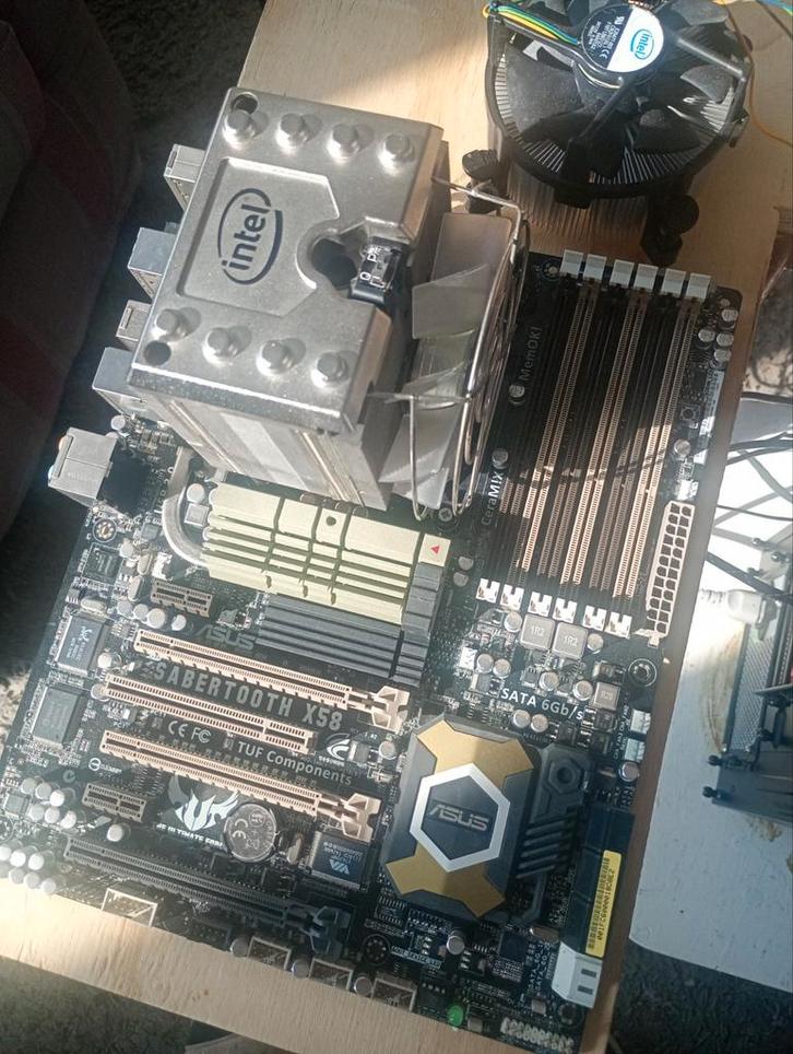 Asus Sabertooth X58 Moederbord met i7 950 & Coolers, Computers en Software, Moederborden, Refurbished, Intel, DDR3, Ophalen of Verzenden