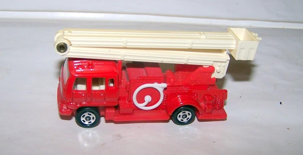 Tomy Tomica No. 88 Isuzu Snorkel Fire Truck. Nieuwstaat., Ophalen of Verzenden, Zo goed als nieuw, Bus of Vrachtwagen