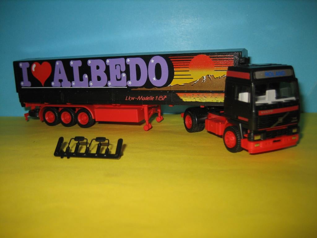 Albedo-Demo  VOLVO met oplegger  I love Albedo, Ophalen of Verzenden, Nieuw, Bus of Vrachtwagen, Herpa