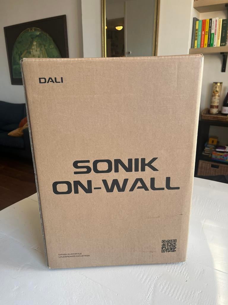 Nieuw: Dali Sonik On-wall speakers (set) - Natural oak, Audio, Tv en Foto, Luidsprekers, Ophalen, Zo goed als nieuw, Front, Rear of Stereo speakers