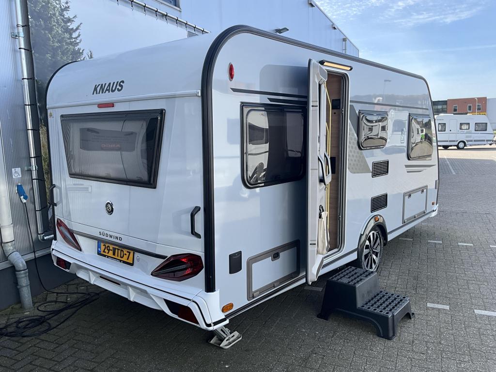 Knaus Sudwind 60 Years 460 EU MOVER-ENKELE BEDDEN, Caravans en Kamperen, Standaardzit, Bedrijf, 4 tot 5 meter, Knaus