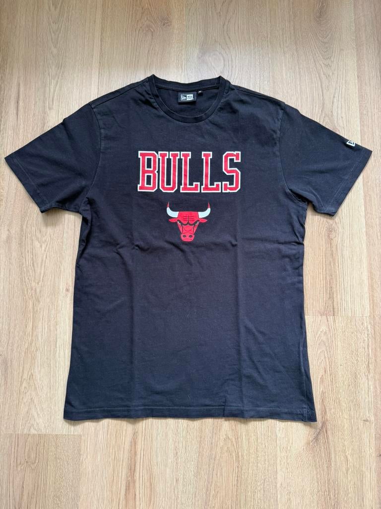 New Era Chicago Bulls T-Shirt Zwart • Maat M, Ophalen of Verzenden, Gedragen, Maat 48/50 (M), Zwart
