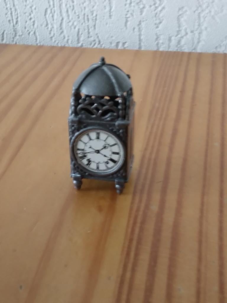 tin klokje met merktekens 6 cm hoog, Antiek en Kunst, Ophalen of Verzenden