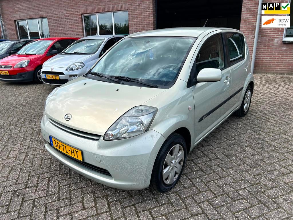 Daihatsu Sirion 2 1.0-12V Trend // Nieuwe APK !, Voorwielaandrijving, Gebruikt, Beige, Bedrijf