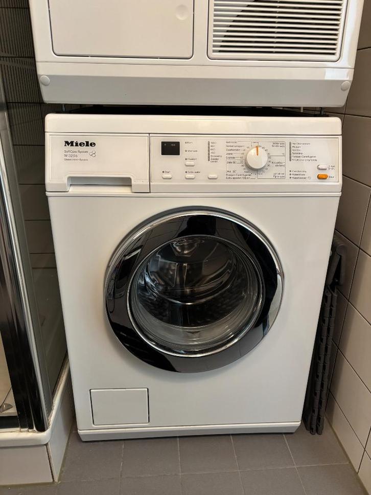 Miele wasmachine W3205, Witgoed en Apparatuur, Wasmachines, Gebruikt, Voorlader, 6 tot 8 kg, 85 tot 90 cm, 1200 tot 1600 toeren