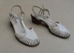 vintage jaren-70 damesschoenen  -  wit, Schoenen met lage hakken, Wit, Ophalen of Verzenden, Gedragen