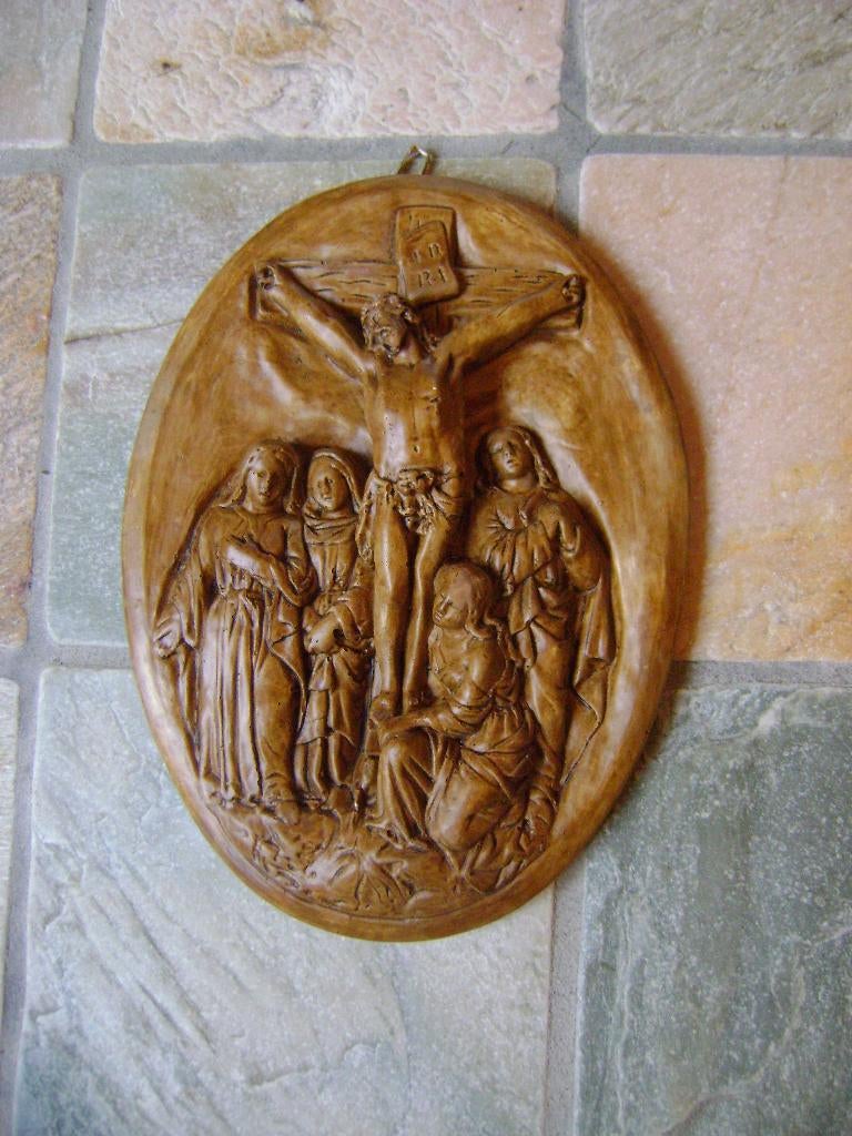 Oude muurhanger van gips. - Jezus aan het kruis., Ophalen of Verzenden