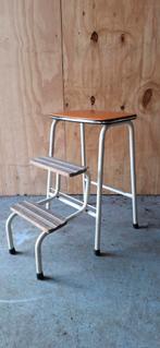 Vintage keukentrappetje in zeer goede staat, Huis en Inrichting, Krukjes, Ophalen, Zo goed als nieuw, Hout