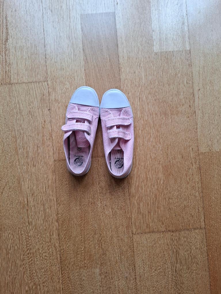 Gymschoenen maat 35, Kinderen en Baby's, Kinderkleding | Schoenen en Sokken, Gebruikt, Meisje, Sportschoenen, Ophalen of Verzenden