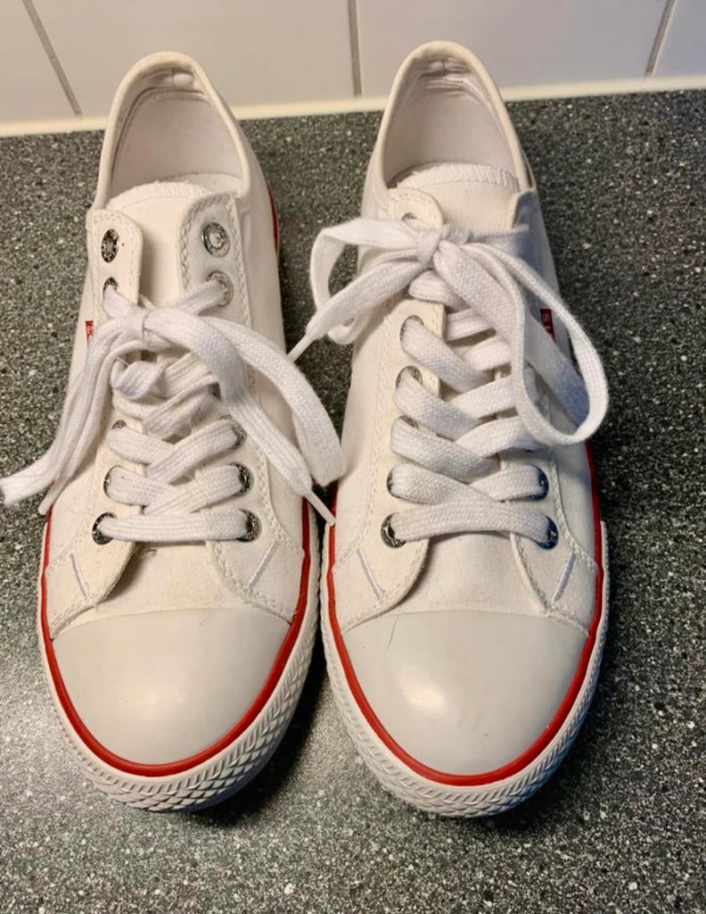 Levis  Gympen “stan buck” 41, Wit, Ophalen of Verzenden, Sneakers of Gympen, Zo goed als nieuw