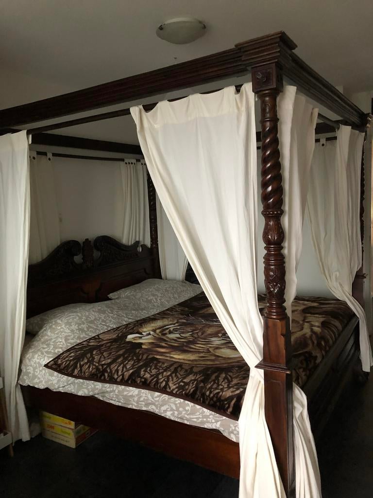 Hemelbed , antiek, houtsnijwerk, 200x200, Ophalen of Verzenden, Zo goed als nieuw, Tweepersoons