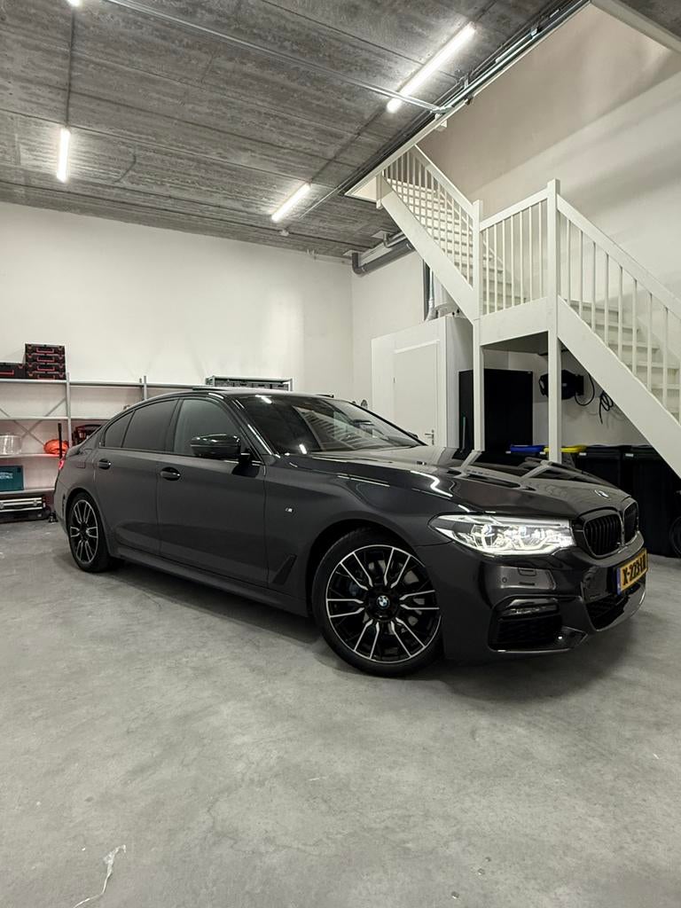 BMW 530i M-SPORT FULL | Pano | HUD | 360 | HK | Dealer OH, 1998 cc, Achterwielaandrijving, 4 cilinders, Leder