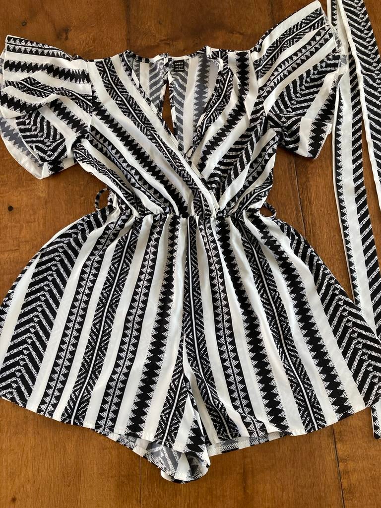 Leuke jumpsuit met korte broek en vlindermouw, Kleding | Dames, Ophalen of Verzenden, Nieuw, Maat 36 (S), Zwart