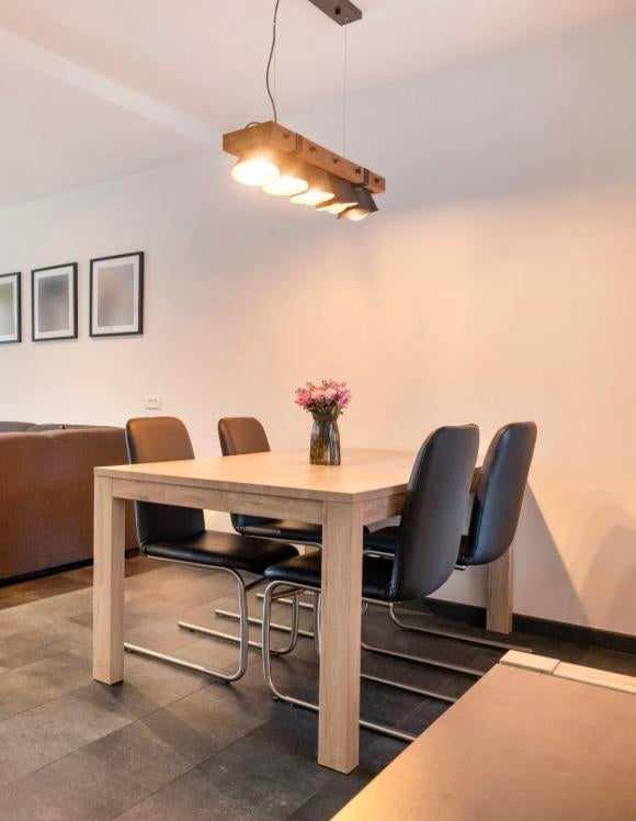 Eetkamer tafel met kunstlederen stoelen in goede staat, Huis en Inrichting, Tafels | Eettafels, Ophalen, 50 tot 100 cm, Zo goed als nieuw