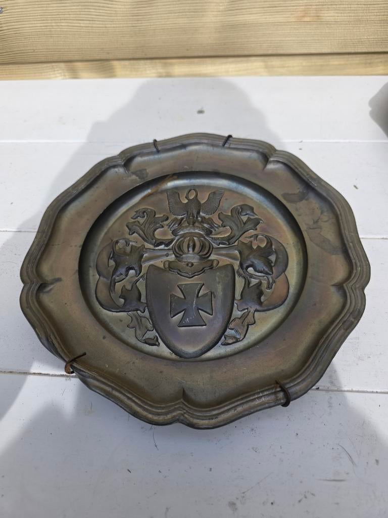 Antieke tinnen schotel met wapenschild reliëf, Ophalen of Verzenden