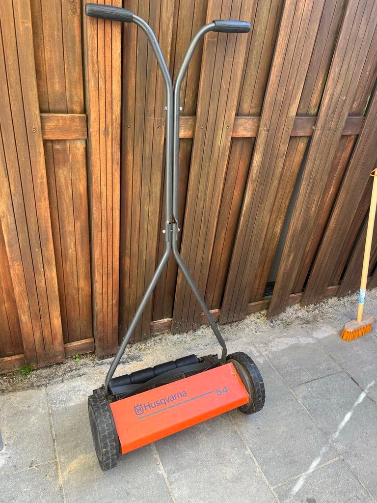 Husqvarna 54 handgrasmaaier - Perfect voor kleine tuinen, Ophalen, Gebruikt, Handgrasmaaier, 50 cm of meer