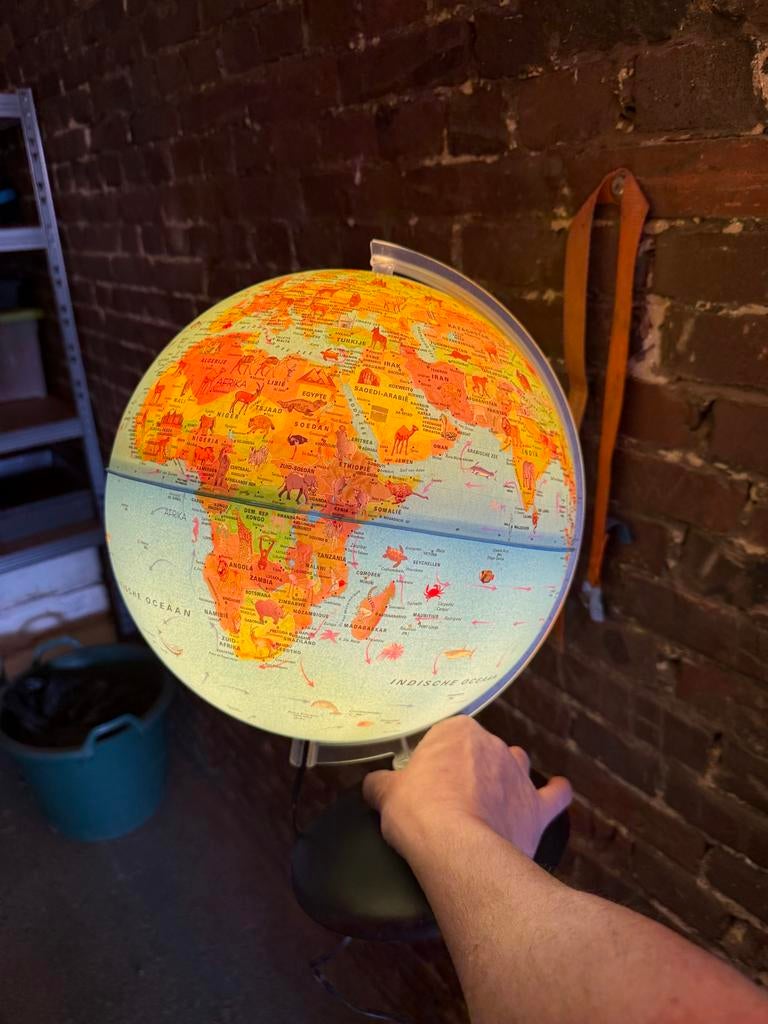 Verlichte Wereldbol met Dieren en Landen, Ophalen, Interactief, Zo goed als nieuw