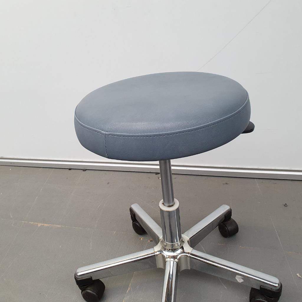 Medische kruk - blauwe/grijze skai, Ophalen, In hoogte verstelbaar, Gebruikt, Hout