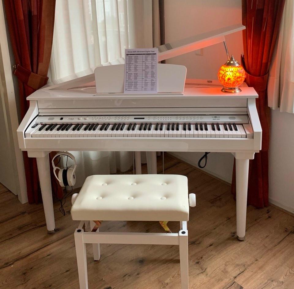 Digitale vleugelpiano, Muziek en Instrumenten, Piano's, Ophalen, Wit, Zo goed als nieuw, Vleugel