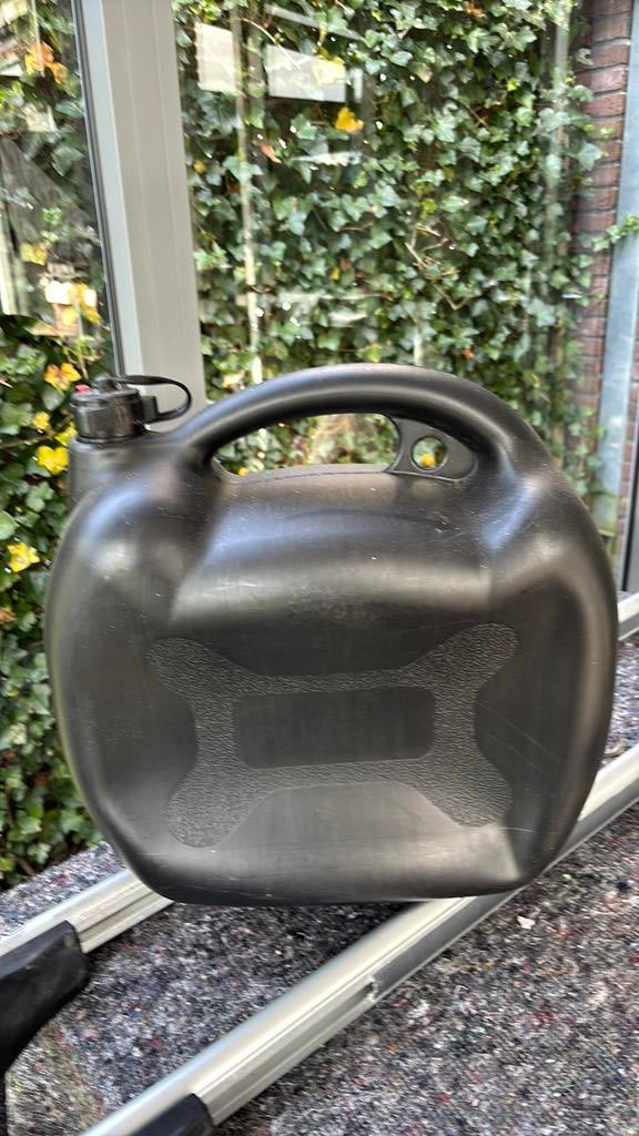 Zwarte Jerrycan - 5 Liter, Auto diversen, Overige Auto diversen, Ophalen of Verzenden