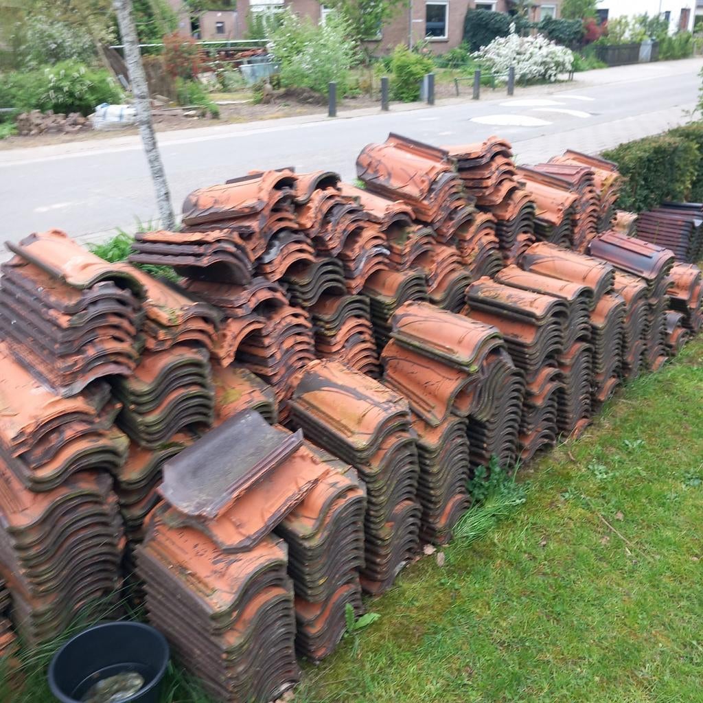 Dakpannen ongeveer 600 stuks, Ophalen, Steen of Klei, 15 m² of meer, Dakpannen
